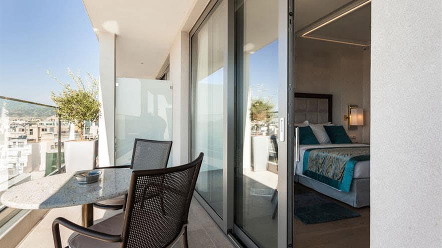 s560-balcony-view.tmb-864x468